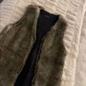 Aritzia fur vest, talula